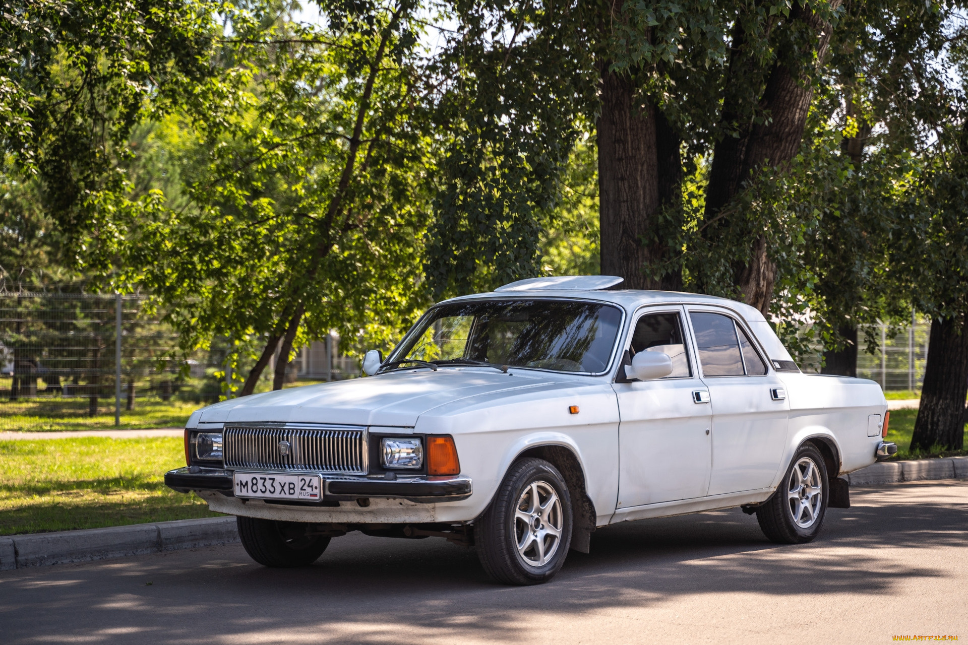 Обои ГАЗ- 3102 Волга Автомобили Выставки и уличные фото, обои для рабочего  стола, фотографии газ- 3102 волга, автомобили, выставки и уличные фото, газ-,  3102, волга, автомобиль, классика, белый, седан Обои для рабочего